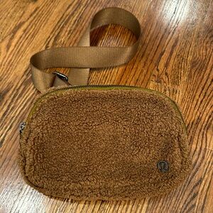 Lululemon Athletica Everywhere Belt Bag Fleece Burnt Carmel NWOT
